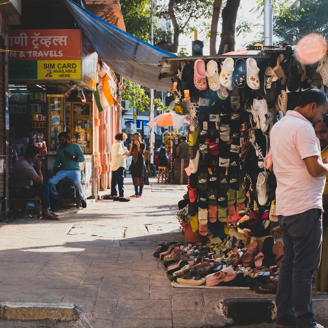 Photo by Yiğit KARAALİOĞLU: https://www.pexels.com/photo/small-city-market-16005640/